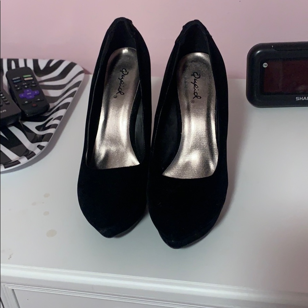 Black wedge heels